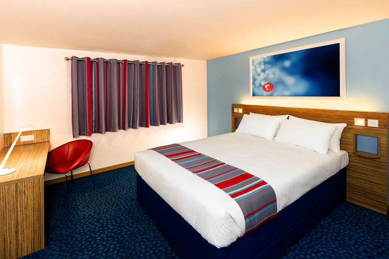 Travelodge Leeds Central Exterior foto
