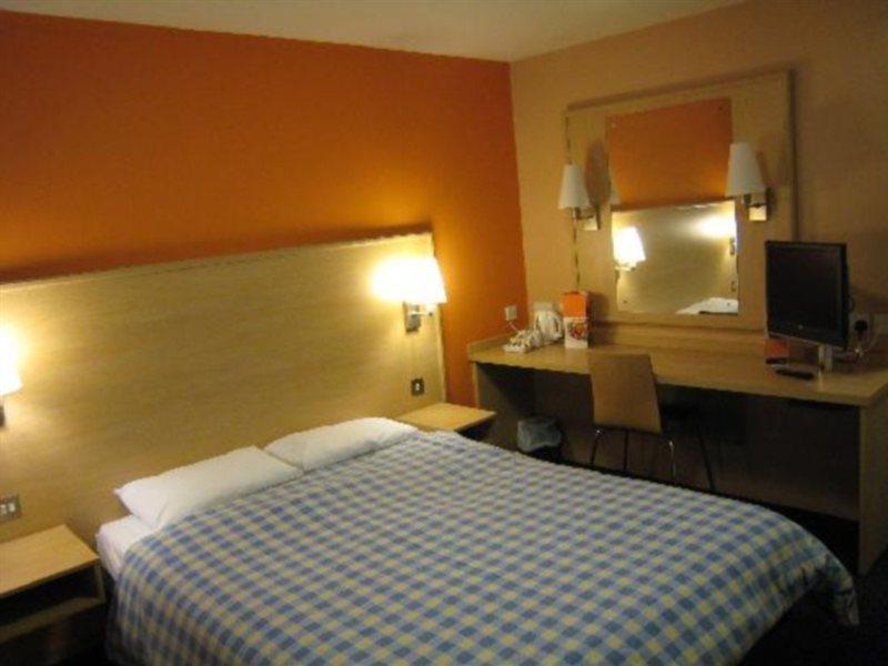 Travelodge Leeds Central Exterior foto